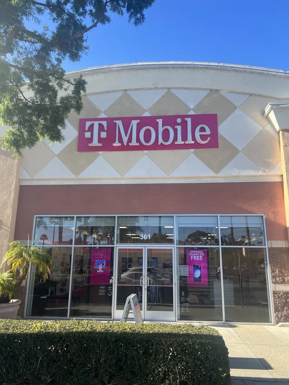  Exterior photo of T-Mobile Store at The Esplanade, Oxnard, CA 