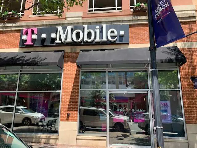 Exterior photo of T-Mobile store at Clarendon Blvd & N Filmore St, Arlington, VA