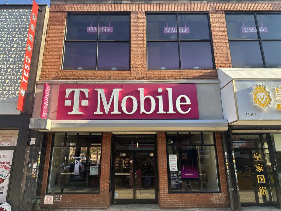 Exterior photo of T-Mobile Store at Roosevelt Ave & Main St, Flushing, NY