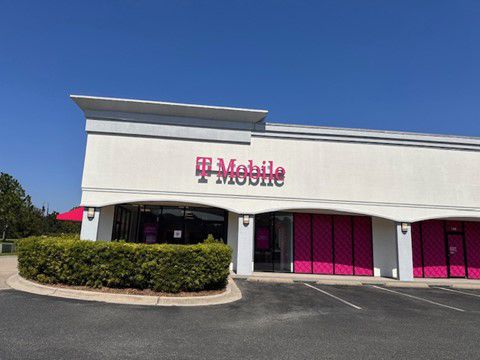 Exterior photo of T-Mobile Store at Crawfordville Hy & Preston Cir, Crawfordville, FL