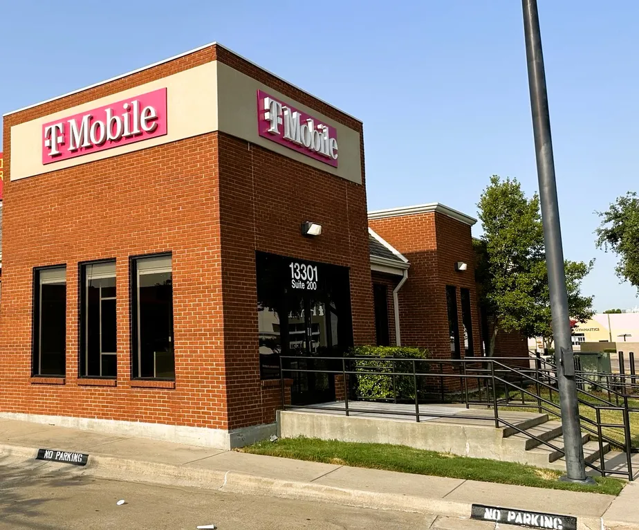 Exterior photo of T-Mobile Store at Midway & 635, Farmers Branch, TX