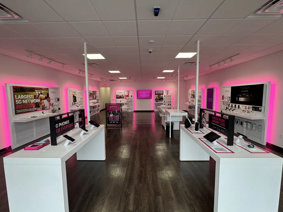  Interior photo of T-Mobile Store at Hwy 53 & Richardson Rd SE, Calhoun, GA 