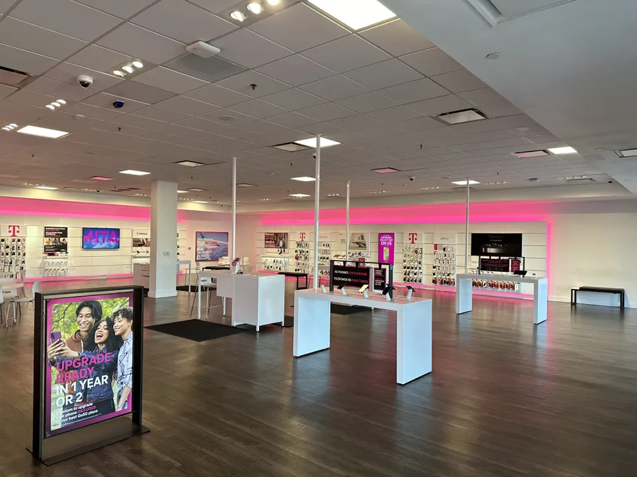  Interior photo of T-Mobile Store at E Roosevelt Blvd & Adams Ave, Philadelphia, PA 