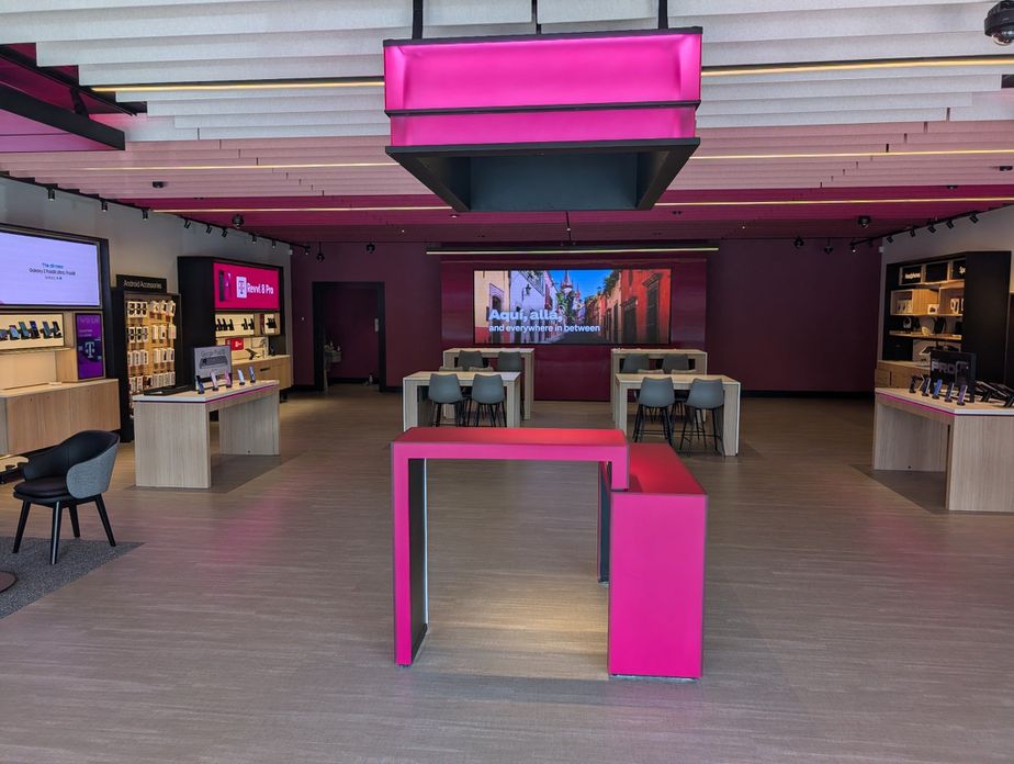 T-Mobile Firstfield  Shopping Center - 527 Quince Orchard Rd 