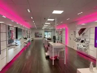Interior photo of T-Mobile Store at Veterans Memorial Blvd & Richland Ave, Metairie, LA