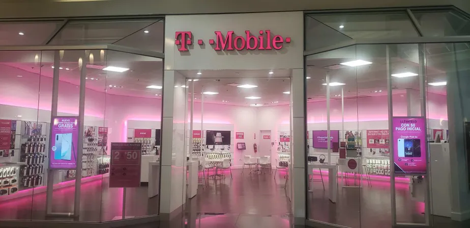  Exterior photo of T-Mobile Store at Plaza Del Sol, Bayamon, PR 