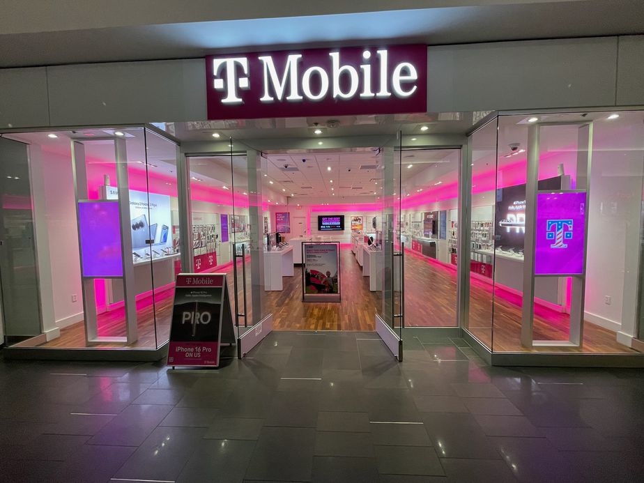 Exterior photo of T-Mobile Store at Fashion Centre At Pentagon Cty, Arlington, VA