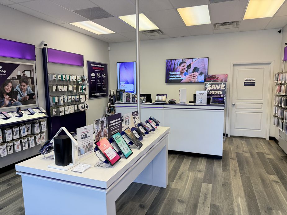 Metro by T-Mobile 3221 Hwy 89 - 3221 Hwy 89 