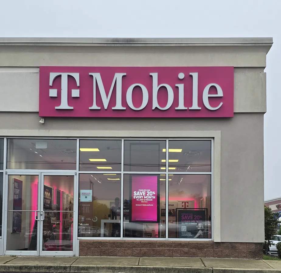  Exterior photo of T-Mobile Store at Camden Town Center, Camden, DE 