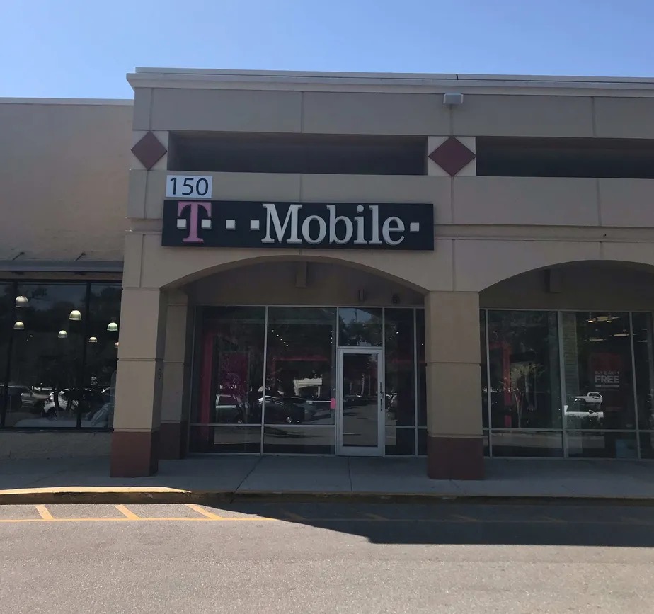 Exterior photo of T-Mobile store at West Town Corners, Altamonte Springs, FL