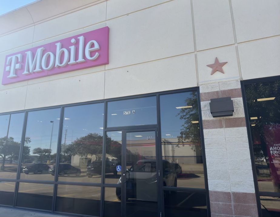Exterior photo of T-Mobile Store at N Interstate 35 & N Lamar Blvd, Austin, TX