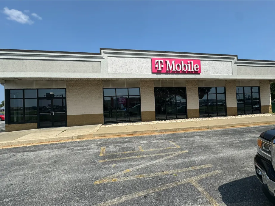  Exterior photo of T-Mobile Store at N Dupont Hwy & Sunset Blvd, New Castle, DE 