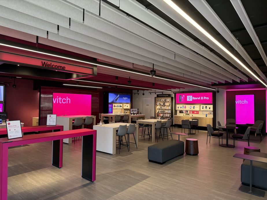 Interior photo of T-Mobile Store at South Park Blvd & South Ave, Colonial Heights, VA 