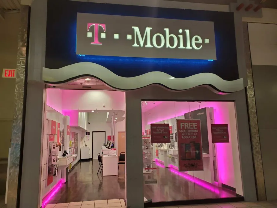 Exterior photo of T-Mobile store at Sierra Vista Mall In-line, Sierra Vista, AZ