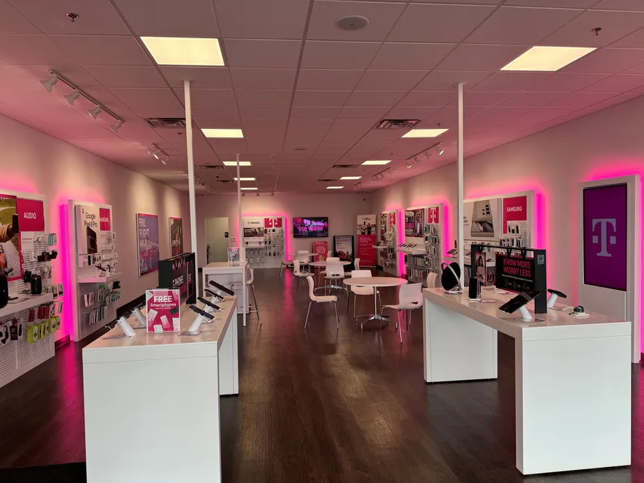  Interior photo of T-Mobile Store at The Crossings at Hobart, Merrillville, IN 