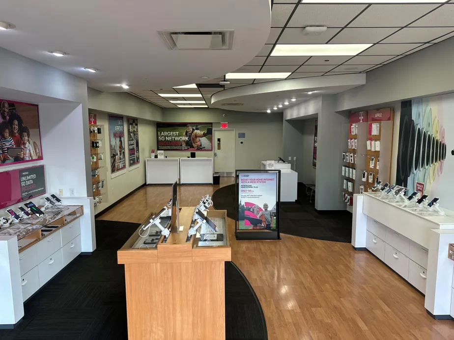  Interior photo of T-Mobile Store at Mallard Square, Marion, OH 