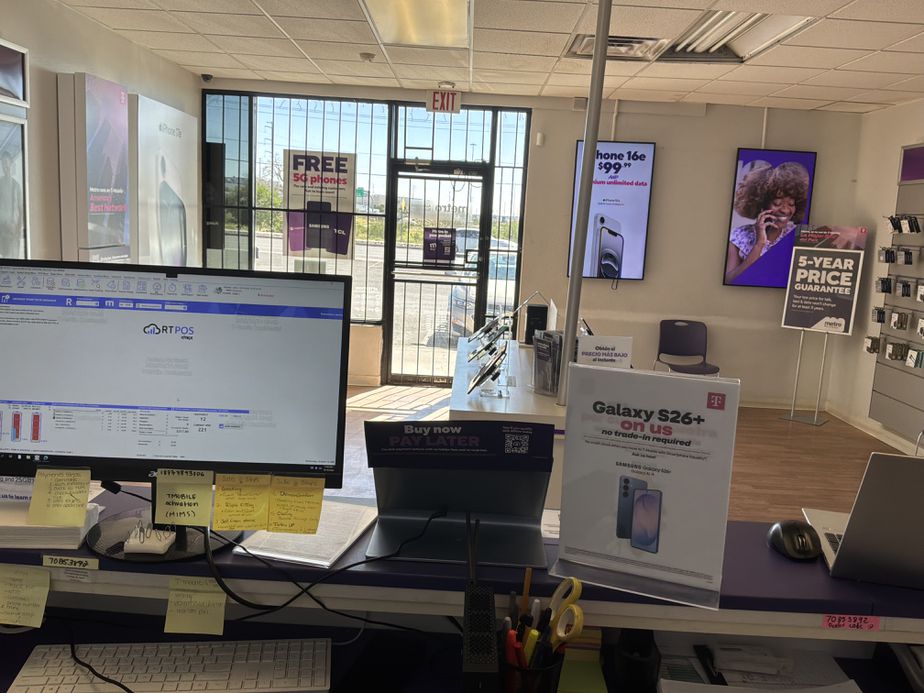 Metro by T-Mobile 1259 N Zaragoza Rd - 1259 N Zaragoza Rd 