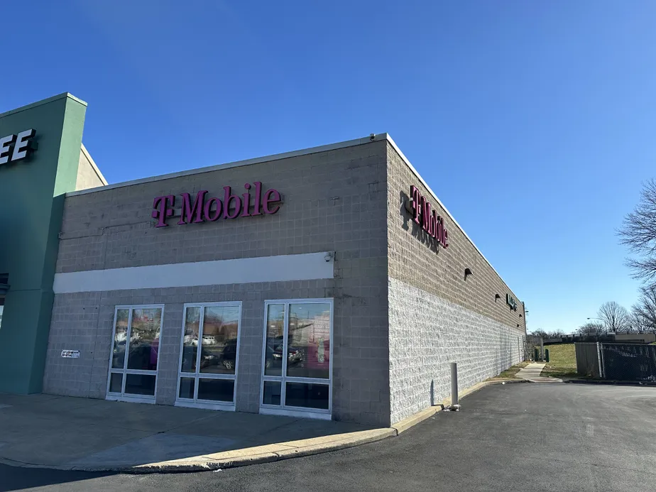  Exterior photo of T-Mobile Store at E Roosevelt Blvd & Adams Ave, Philadelphia, PA 