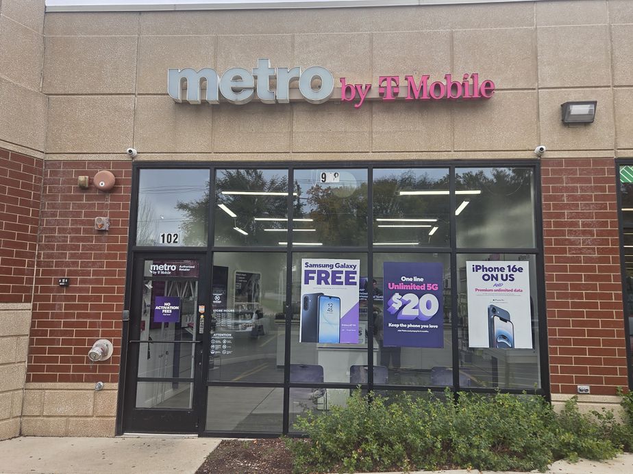Metro by T-Mobile 918 E New York St - 918 E New York St 