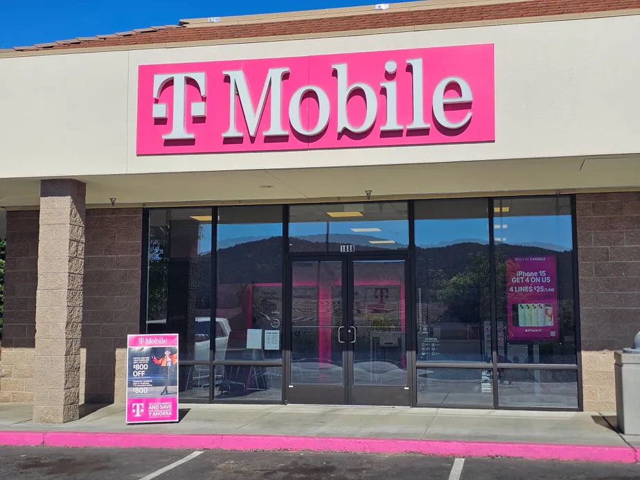 Exterior photo of T-Mobile Store at Ft Jones Rd & Moonlit Oaks Ave, Yreka, CA 