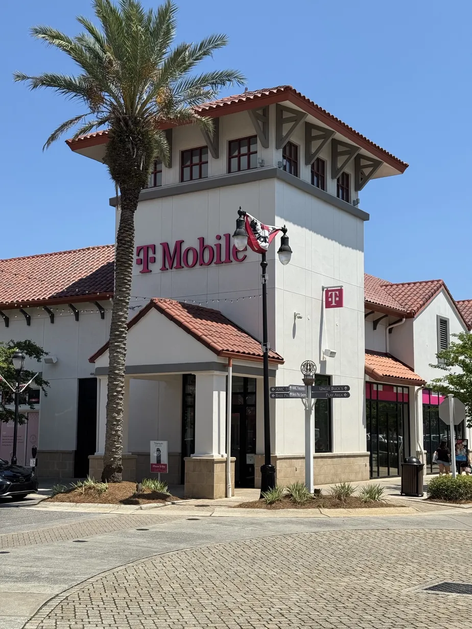  Exterior photo of T-Mobile Store at Destin Commons, Destin, FL 