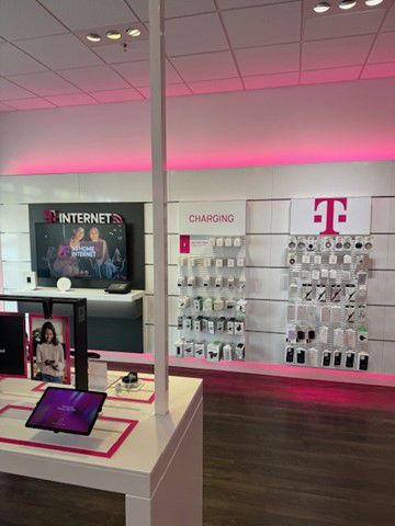 Interior photo of T-Mobile Store at Levittown Pkwy& US 13, Levittown, PA