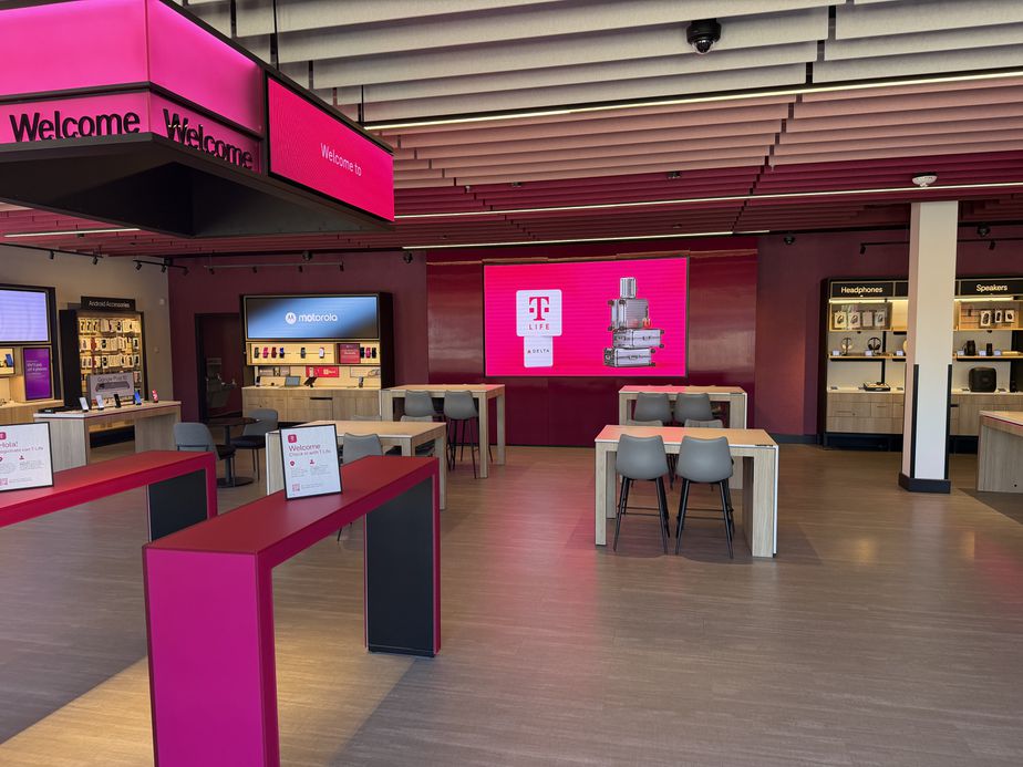 T-Mobile Arlington Highlands - 3900 Arlington Highlands Blvd 
