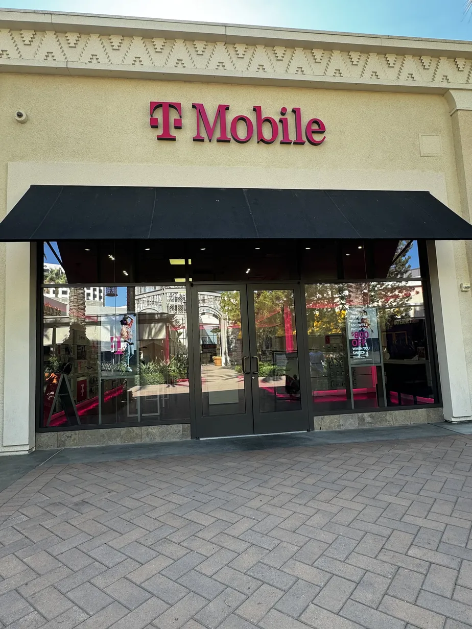  Exterior photo of T-Mobile Store at Irvine Spectrum, Irvine, CA 