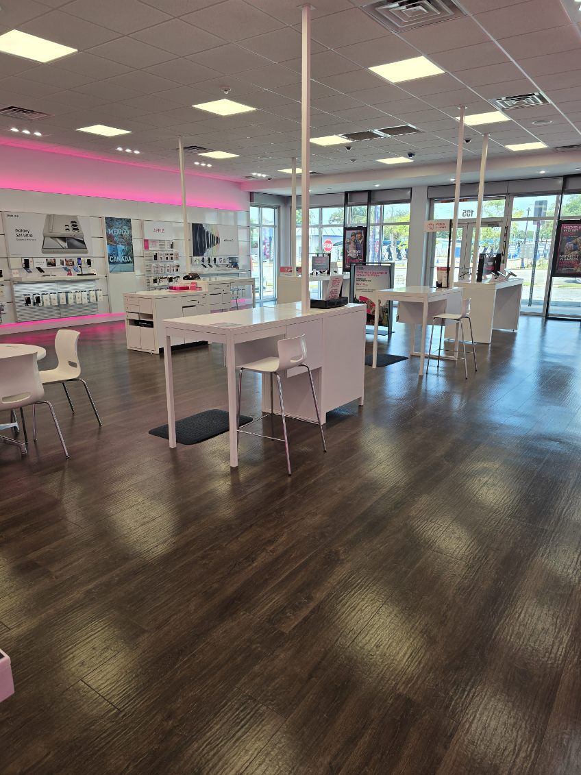 Interior photo of T-Mobile Store at Eglin Parkway, Ft Walton Beach, FL