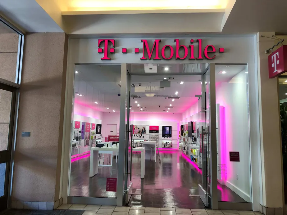 Exterior photo of T-Mobile store at Hillsdale Mall, San Mateo, CA