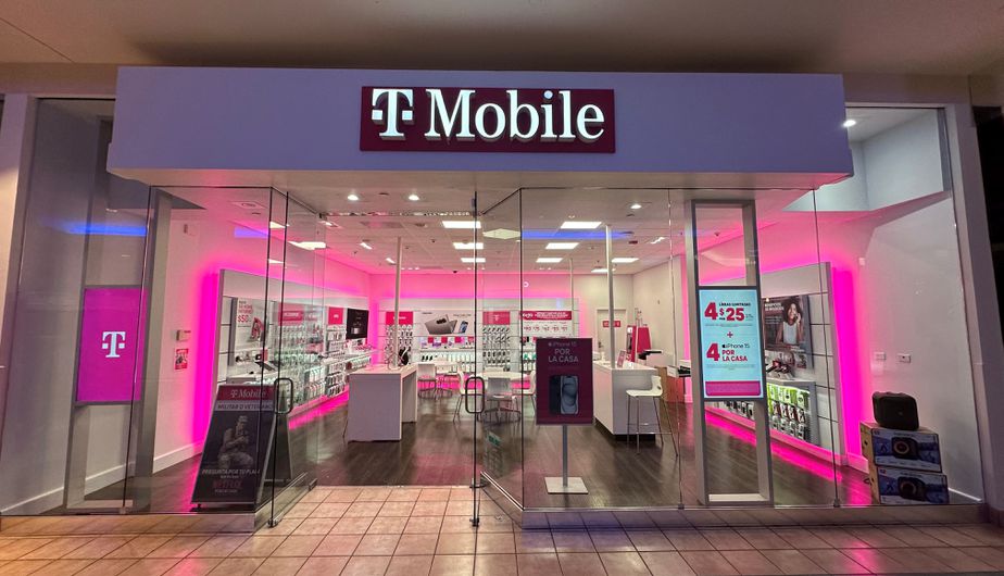 Exterior photo of T-Mobile Store at Plaza Las Americas 1, San Juan, PR