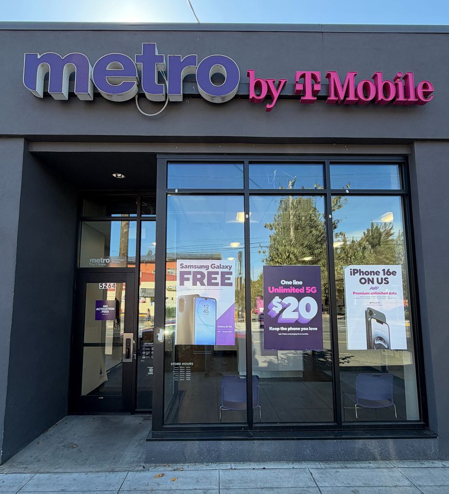 Metro by T-Mobile 5262 N LOMBARD ST - 5262 N LOMBARD ST