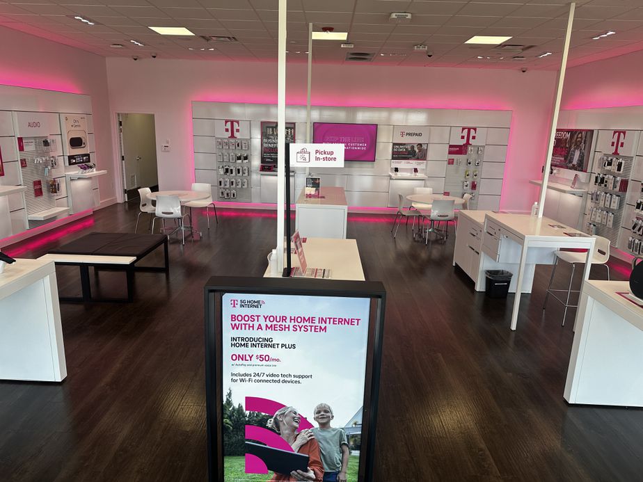 Interior photo of T-Mobile Store at Denmark Dr & I-275, Council Bluffs, IA
