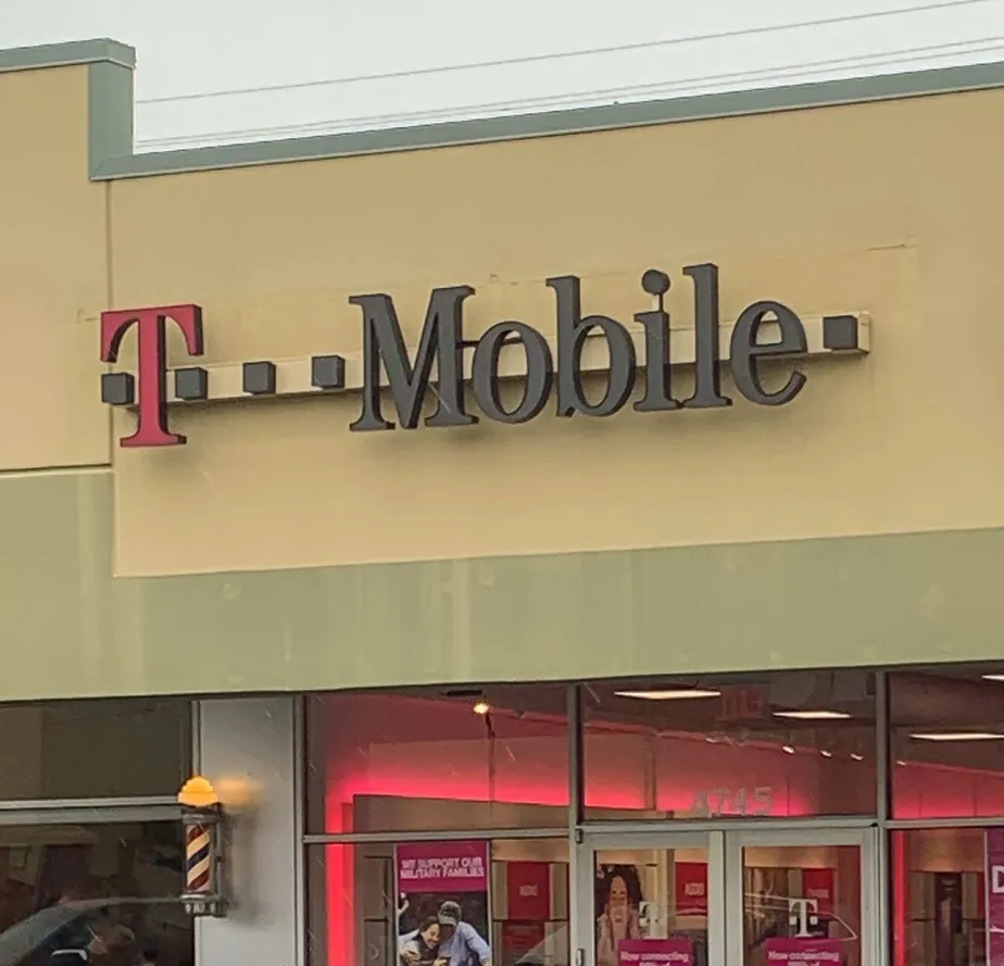 Exterior photo of T-Mobile store at 77th & 10, Raleigh Hills, OR