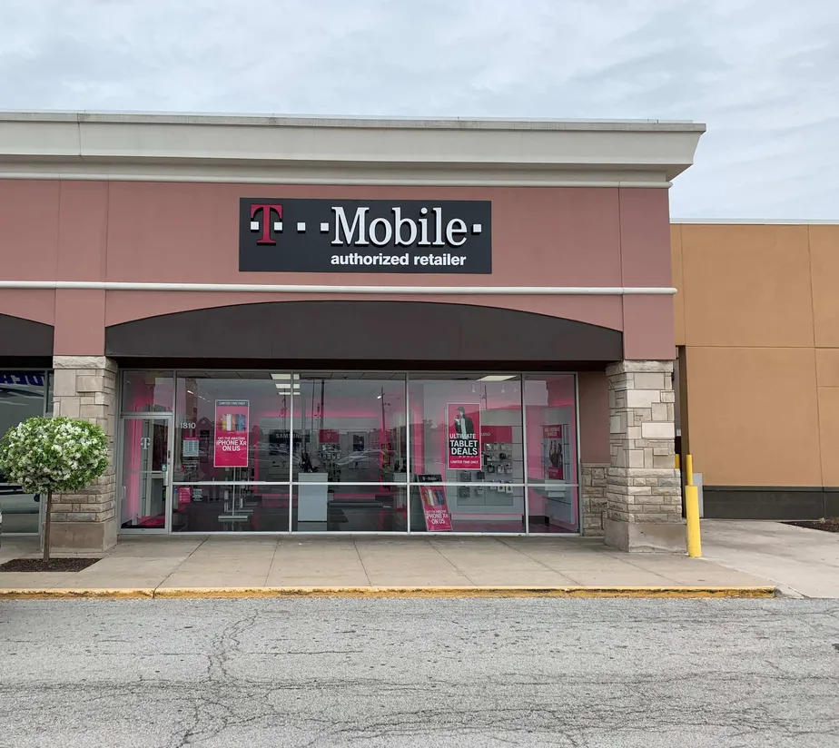 Exterior photo of T-Mobile store at E Blvd & S Reed Rd, Kokomo, IN