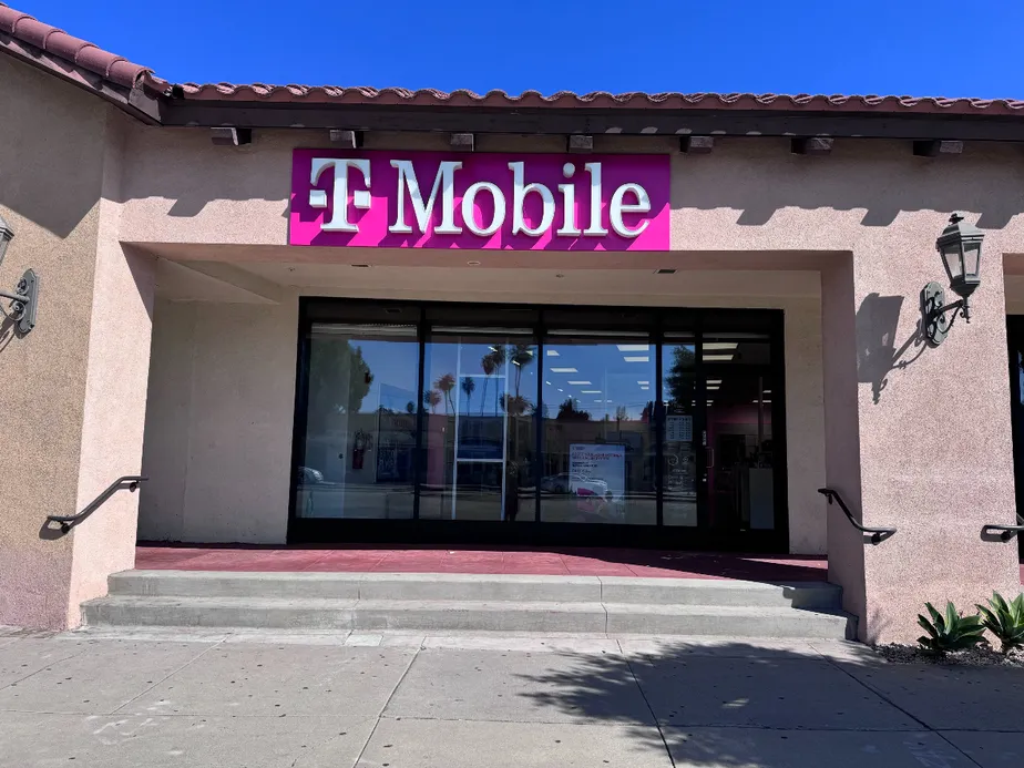  Exterior photo of T-Mobile Store at Freemont & Huntington, South Pasadena, CA 
