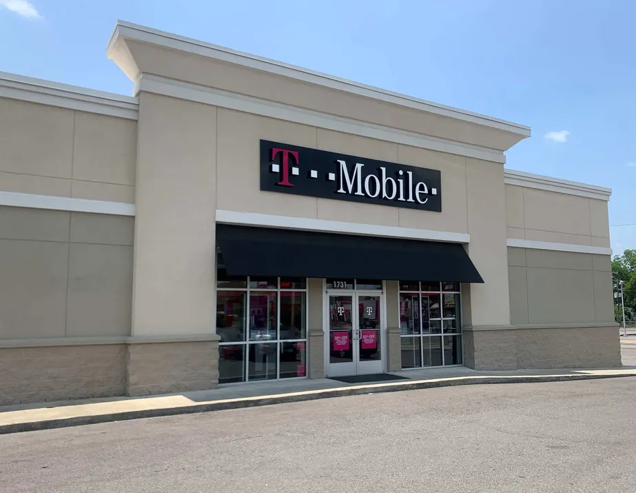 Exterior photo of T-Mobile store at 9th Avenue North & 18th Street N, Bessemer, AL