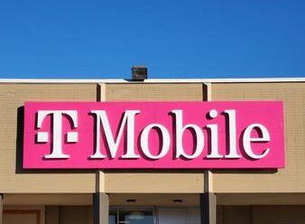 Exterior photo of T-Mobile Store at Elvis Presley Blvd & E Raines Rd, Memphis, TN