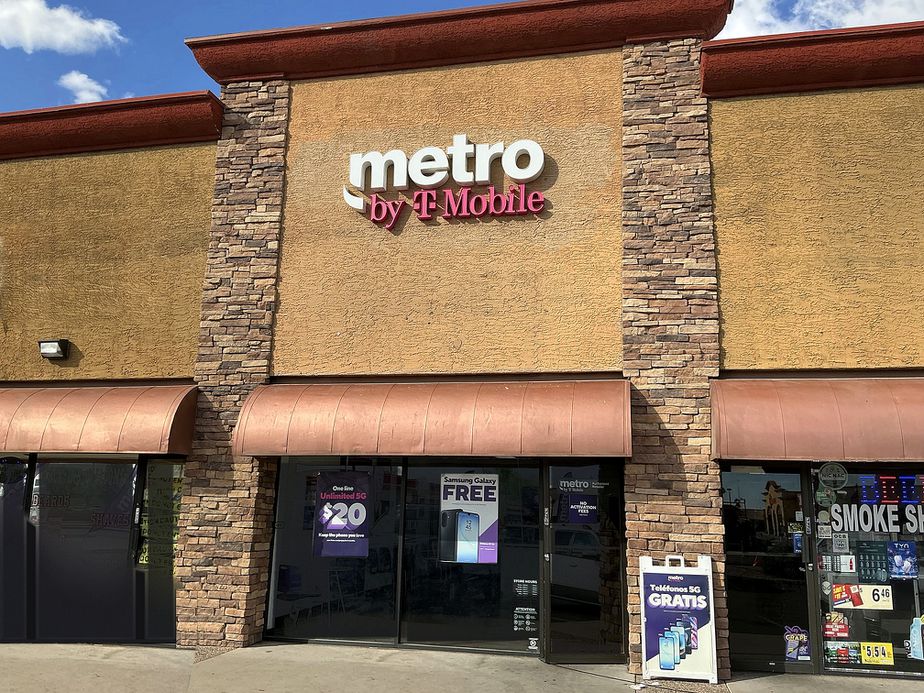 Metro by T-Mobile 1232 E Southern Ave - 1232 E Southern Ave 