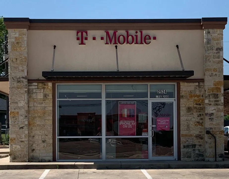 Exterior photo of T-Mobile store at Hwy 190 & Constitution, Copperas Cove, TX