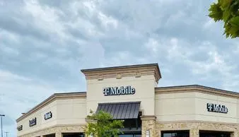  Exterior photo of T-Mobile Store at Pearland Pkwy and Beltway 8, Houston, TX 
