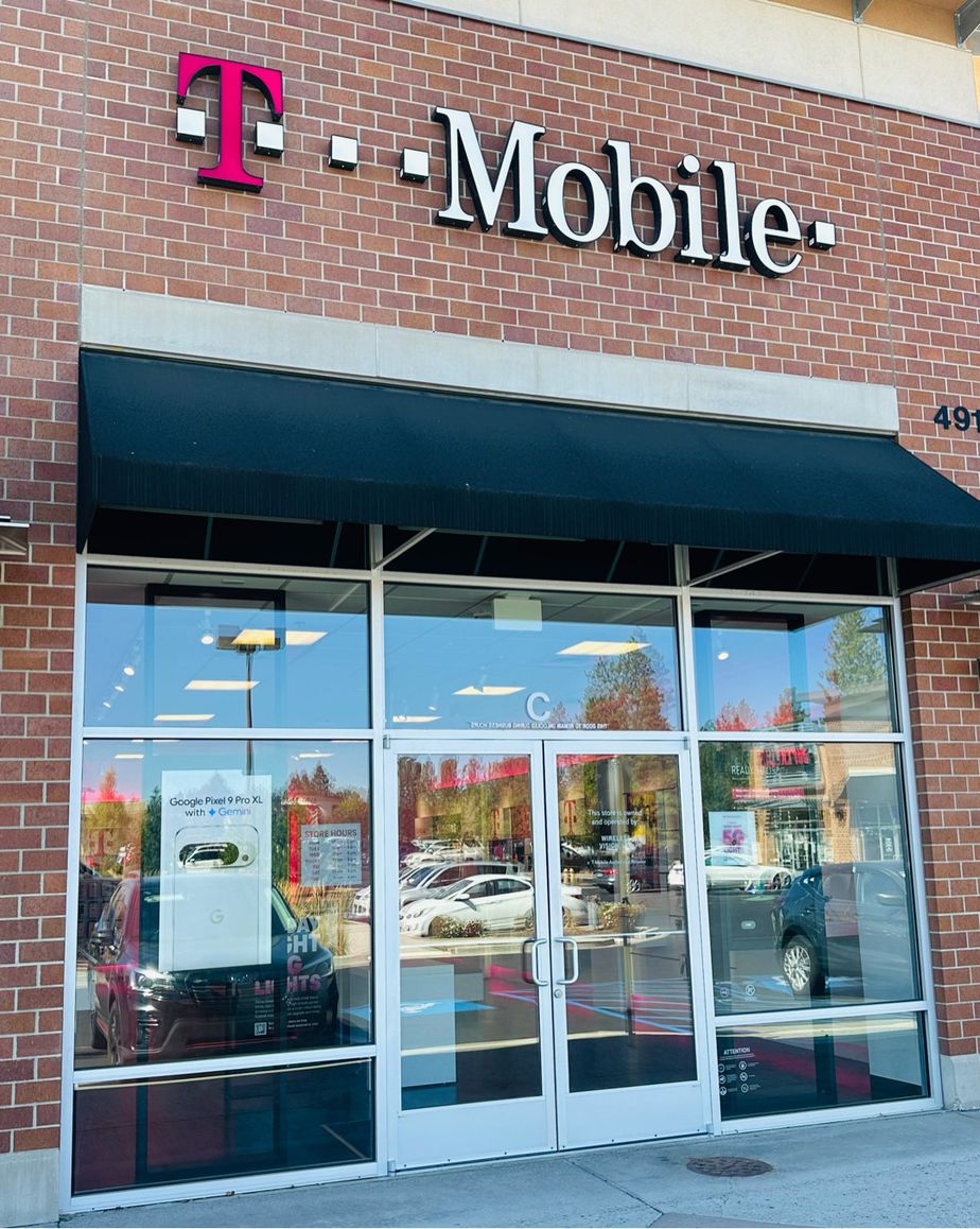 Exterior photo of T-Mobile Store at Palouse & Regal, Spokane, WA