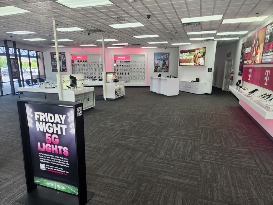 Interior photo of T-Mobile Store at Abercorn St and Apache Ave, Savannah, GA