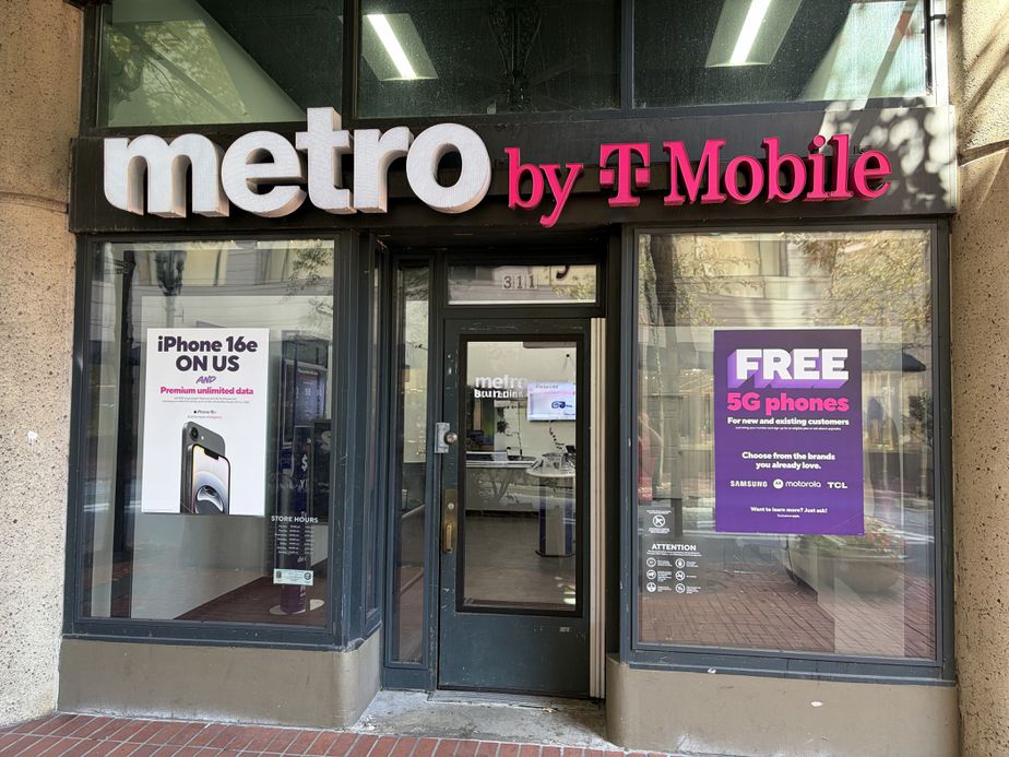Metro by T-Mobile 311 SW Morrison St - 311 SW Morrison St