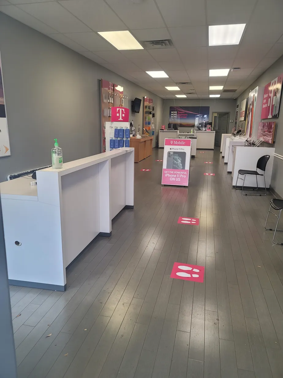  Interior photo of T-Mobile Store at Main St & Griswold St, Glastonbury, CT 