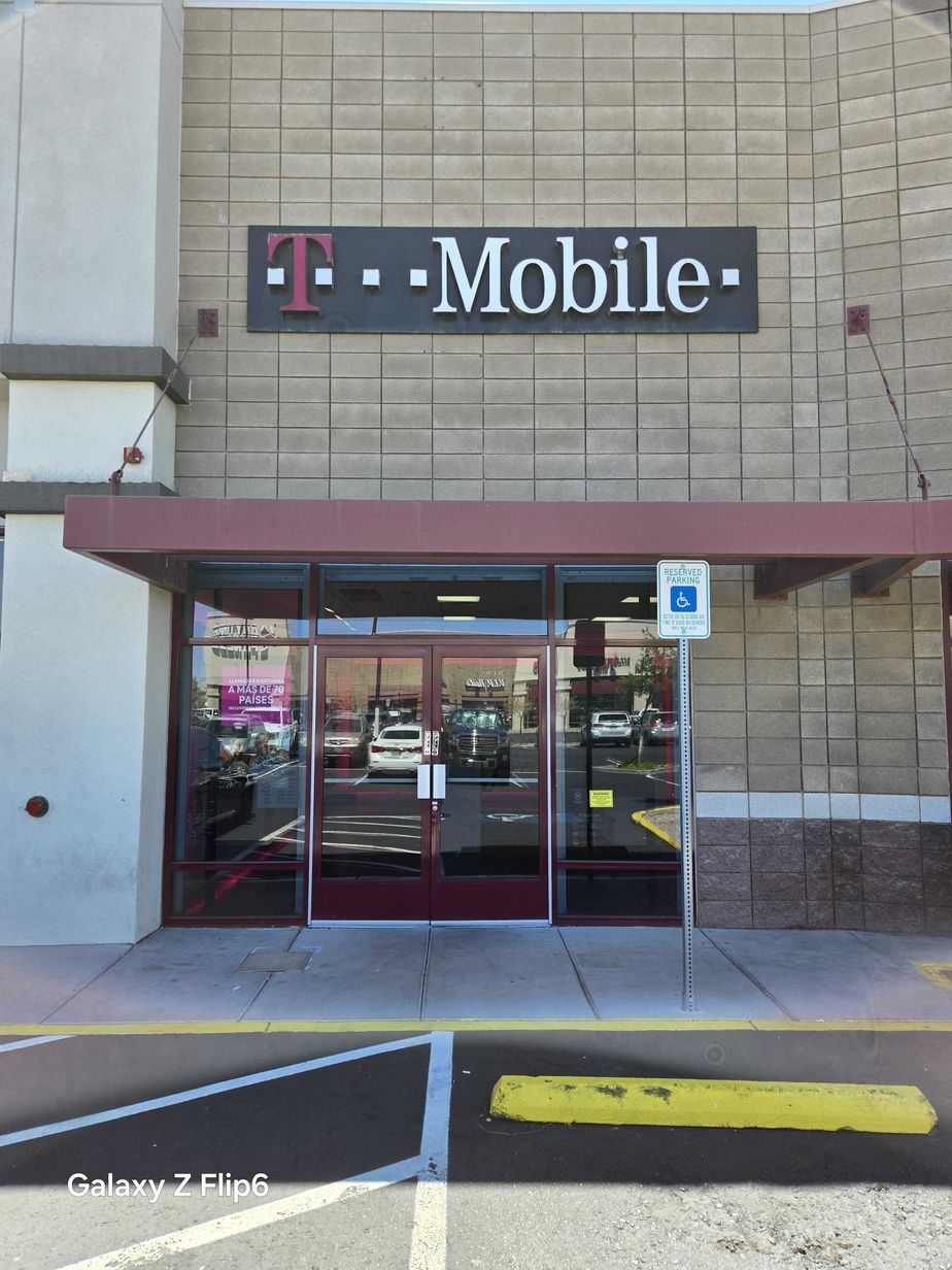 Exterior photo of T-Mobile Store at Hollywood & Lake Mead, Las Vegas, NV
