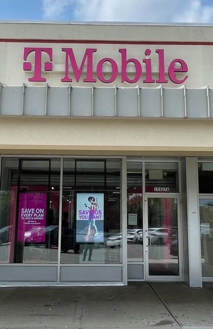 Exterior photo of T-Mobile Store at Cross Island Pkwy & 154th St, Flushing, NY