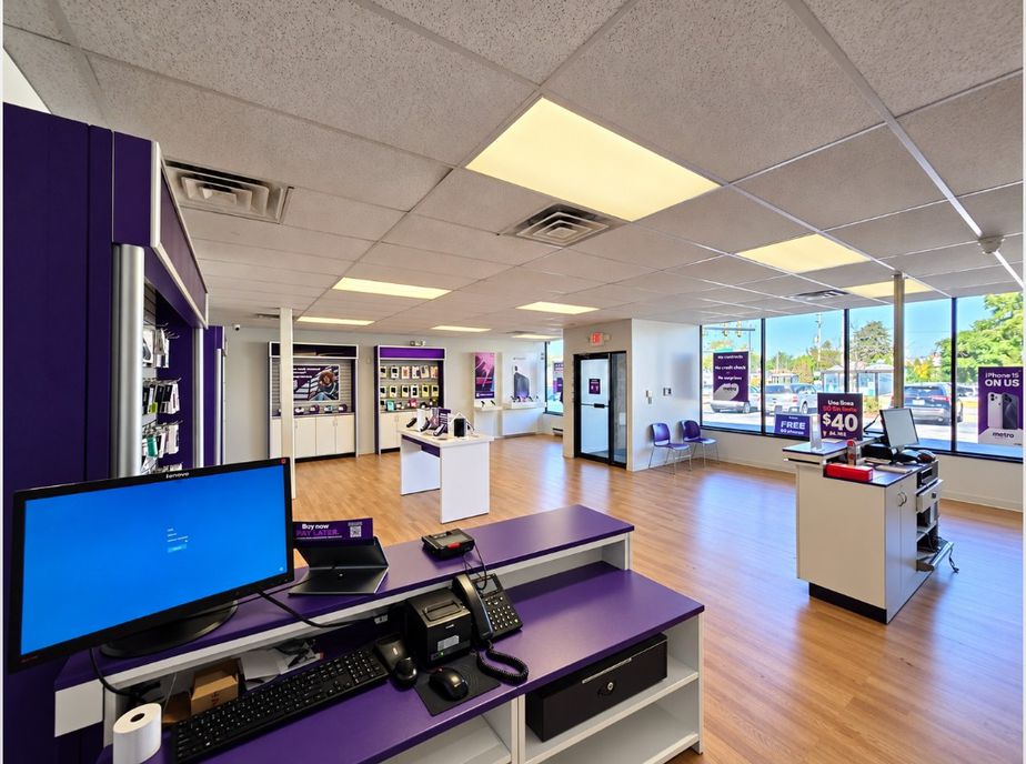 Metro by T-Mobile 9131 W Greenfield Ave - 9131 W Greenfield Ave 