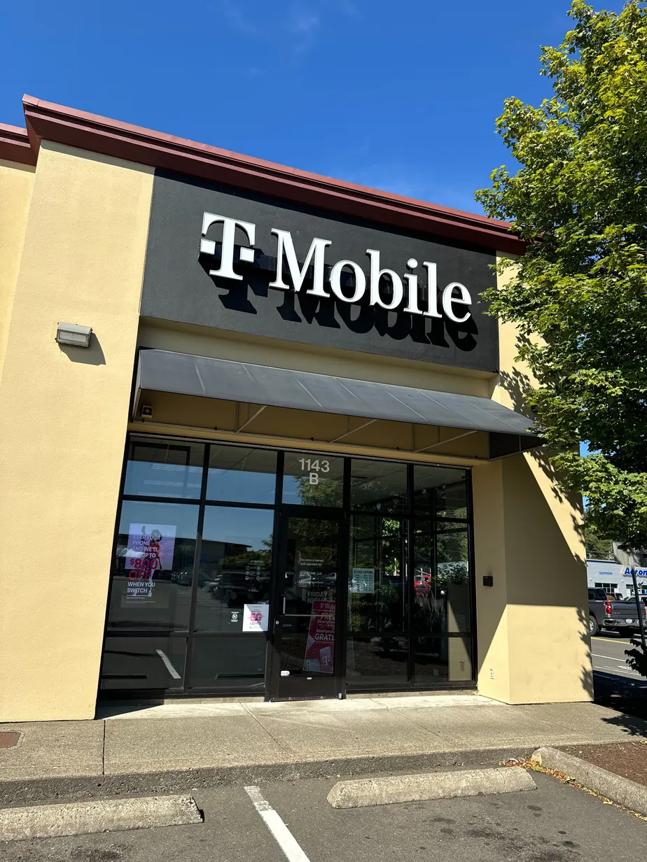  Exterior photo of T-Mobile Store at Olympic Gateway, Aberdeen, WA 