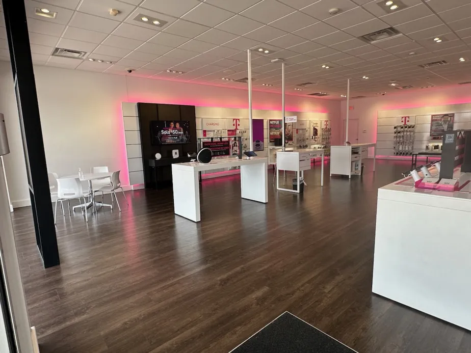  Interior photo of T-Mobile Store at Hwy 75 & Knox, Dallas, TX 